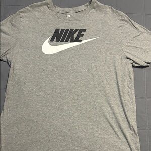 Nike Men's Gray Short Sleeve Tee